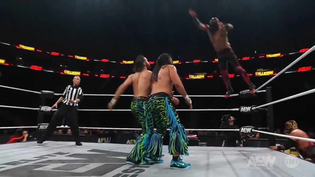 The @YoungBucks catch El Clon and pick up the win! Watch #AEWCollision on TNT + HBO Max