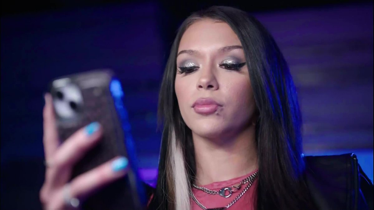 Elayna Black at TNA Rebellion "100 bucks... 2000... 15,000... Oh sorry, I was just looking at all the money I've made in the past 10 minutes" 🤑🤑