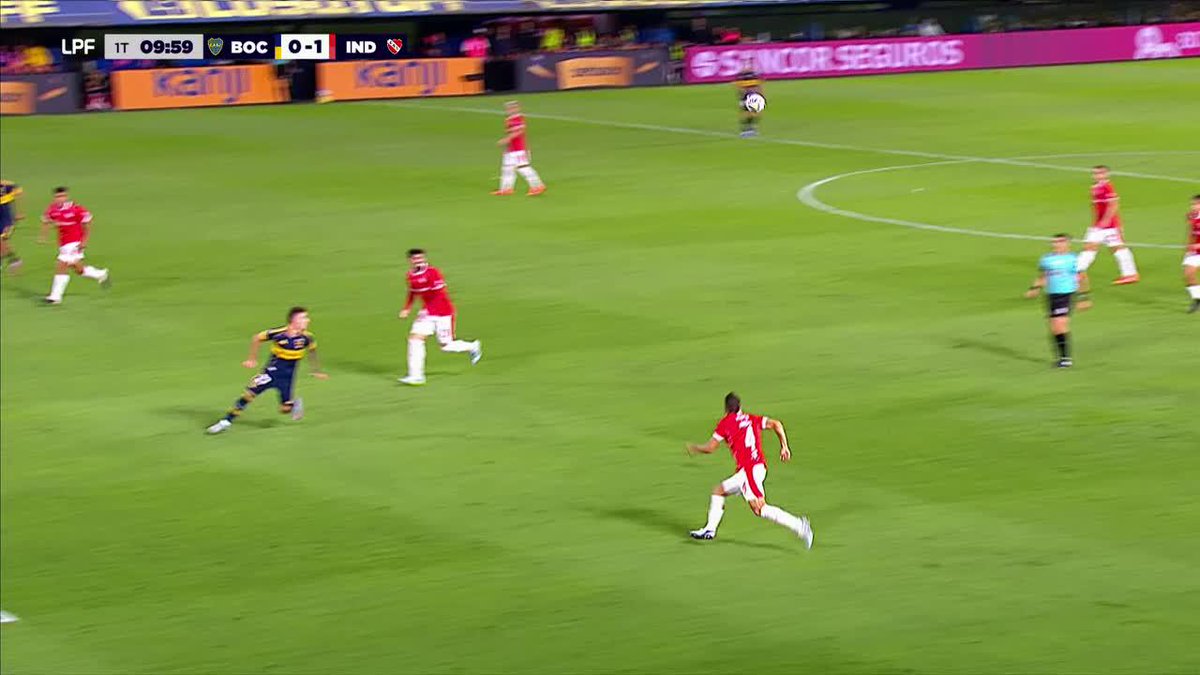 🔎Detrás de todo el llanto de Independiente (al que se plegaron los gallinas, que raro los de river ♥ los del rojo) se omite esta grosera mano de Santiago Arias donde empezó el GOL de Independiente. ❓¿Debió ser INVALIDADO el gol de la visita?