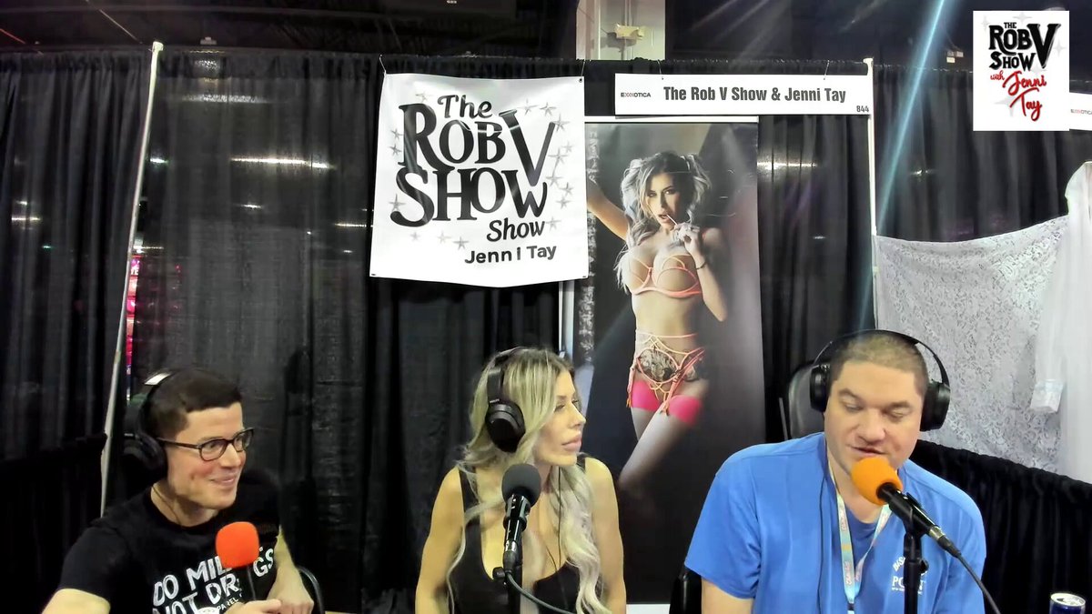 #therobvshowwithjennitay Jenni Tay Chicago ~ Touring Liam Scott The new staple on the program #jennisfitcheck A clip from day 2 live from EXXXOTICA Expo in #chicago