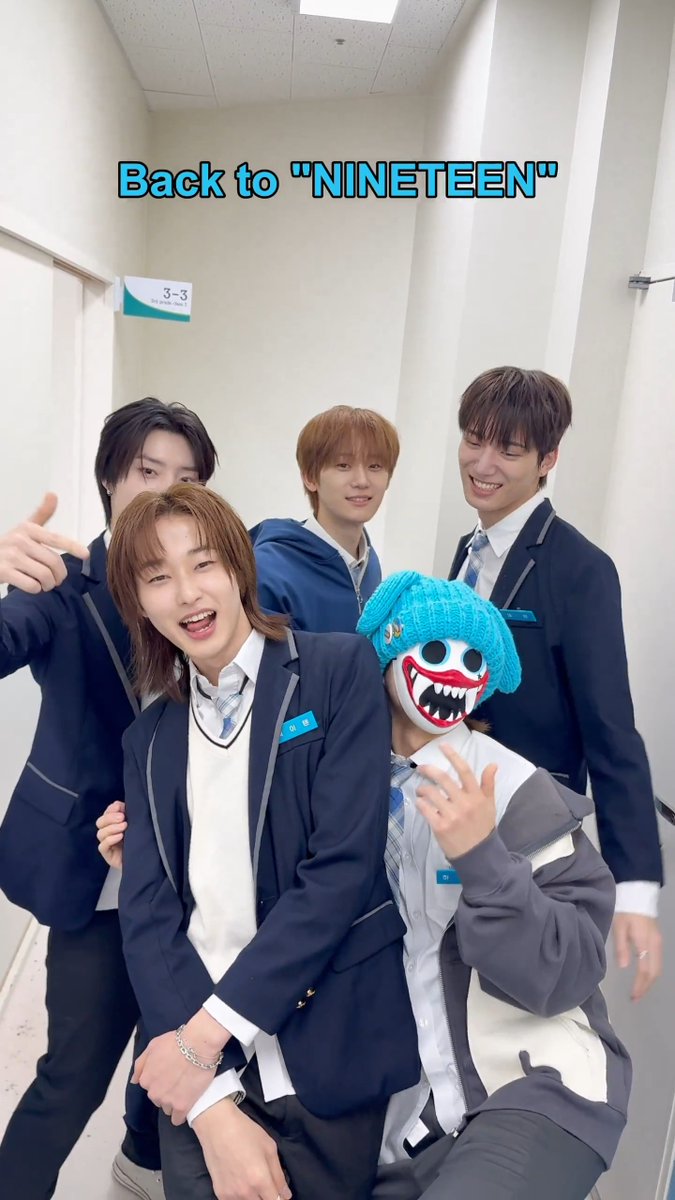 𝑩𝒂𝒄𝒌 𝒕𝒐 "𝑵𝑰𝑵𝑬𝑻𝑬𝑬𝑵"🎧 같이 사진 찍을 사람~?📸 #hrtzwav #하츠웨이브 #TheFirstWave #NINETEEN hrtz.wav (하츠웨이브)