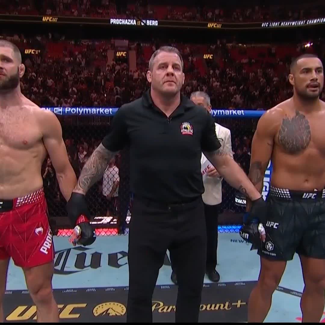 🏆NUEVO CAMPEÓN🏆 Carlos Ulberg se convierte en nuevo campeón después de noquear a Jiri Prochazka en el primer round ‼️ #UFC327 | Ver en vivo por Paramount+ Deportes
