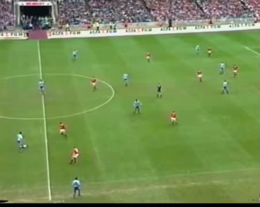 12/04/1992: Manchester United win the Rumbelows Cup, courtesy of a Brian McClair goal. Unfortunately the quality Forest side of the late 80s was beginning to break up.