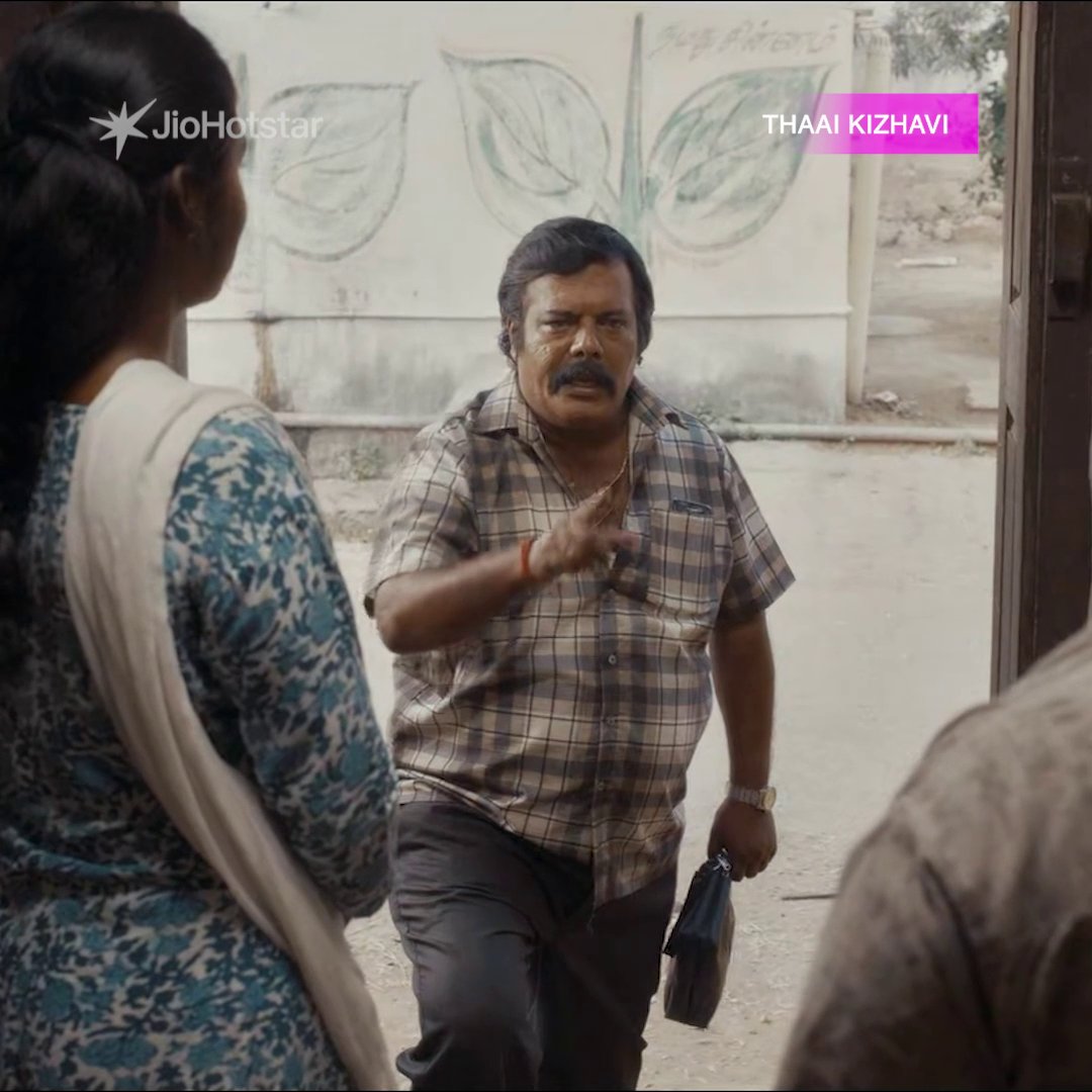 Guitar la ethana kambi irukumnu theriyuma da 😂 #ThaaiKizhavi now streaming only on #JioHotstar #ThaaiKizhaviOnJioHotstar #ThaaiKizhaviNowStreaming #JioHotstarTamil Sivakarthikeyan Sudhan Sundaram Kalai Arasu Sivakarthikeyan Productions Passion Studios Radikaa Sarathkumar Sivakumar Murugesan Nivas K Prasanna Bala saravanan actor Muthukumar Raichal rabecca Sanlokesh Editor Vivek Vijayakumar Ramu thangraj Vijay Television JioHotstar Tamil