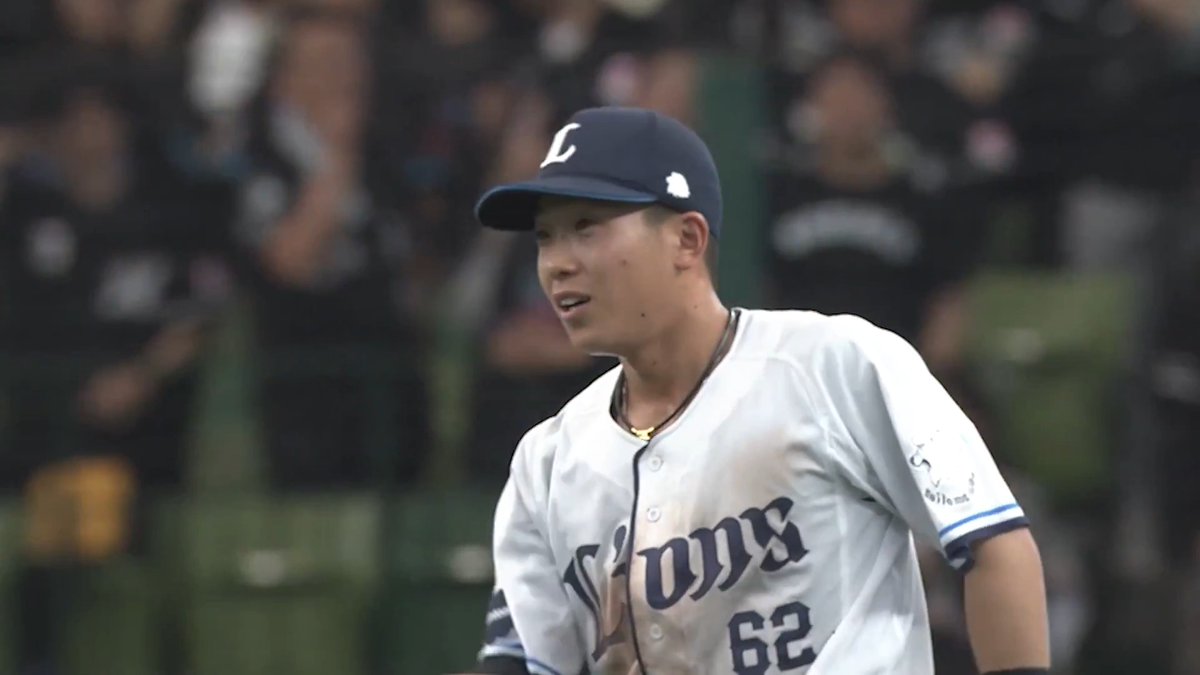 #滝澤夏央 選手が華麗なジャンピングキャッチを魅せる! 同期の #羽田慎之介 投手をサポートします! #seibulions #打破 #圧倒的至近距離 #全力プレー主義!