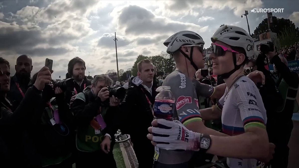 Pogacar, a completar los cinco Monumentos. Van der Poel, a por el récord de cuatro triunfos. 🪨 Esto es la París-Roubaix, la carrera más esperada del siglo. 📺 Sigue EN DIRECTO el Infierno del Norte en Eurosport.es 1 y HBO Max España 🌟. #ParisRoubaix