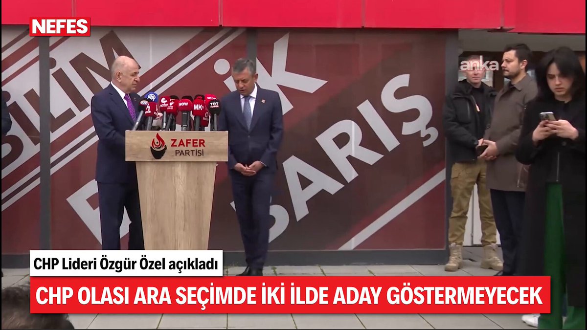 Ara seçim turuna pazar günü de devam eden Özgür Özel, Zafer Partisi Genel Başkanı Ümit Özdağ'ı ziyaret etti. CHP lideri, olası bir ara seçimde Kocaeli ve Hatay'da aday göstermeyeceklerini söyledi.