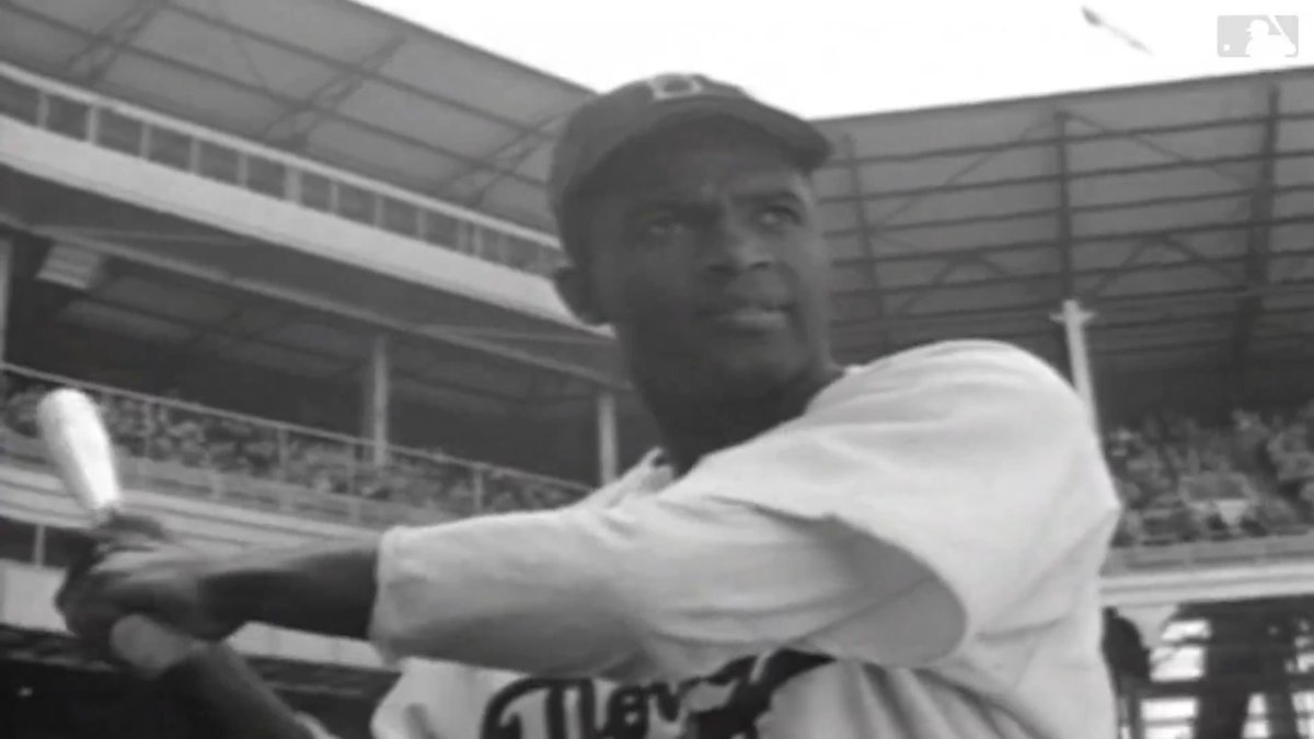🎉MLB、いや世界を変えた歴史的な一歩! ジャッキー・ロビンソンが1947年4月15日に #ドジャース でデビューし、近代のメジャーリーグで初めての黒人選手となりました。 そこから約80年が経った今、"42"という数字、"4月15日"の日付は特別な意味を持っています。