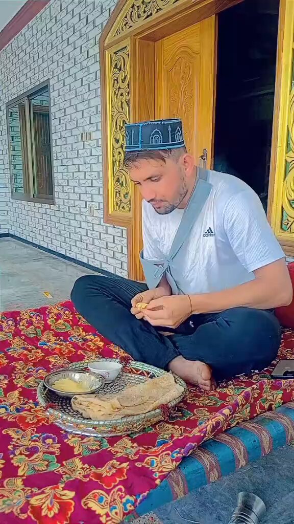 زمان خان انجری کا شکار ہیں،،،،کیا انکی ٹیم راولپنڈیز انکا خیال رکھ رہی ہے ۔۔۔۔رکھنا بھی چاہئیے اگر نہیں رکھ رہی تو زیادتی ہے ،،، ویسے Ahsan Tahir سمجھدار اور یاروں کے یار ہیں ایسا ممکن نہیں کہ وہ زمان کو اکیلا چھوڑ دیں #PSL