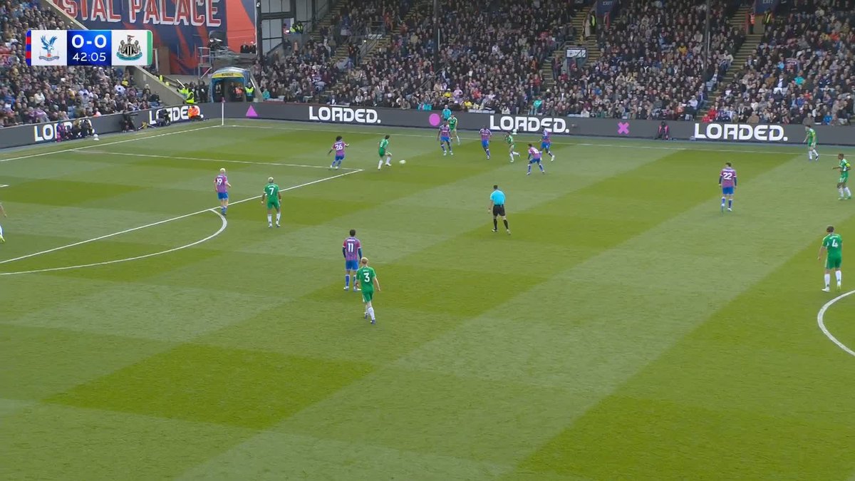 Will Osula finishes in unconventional fashion to give Newcastle the lead at Selhurst Park! 💥