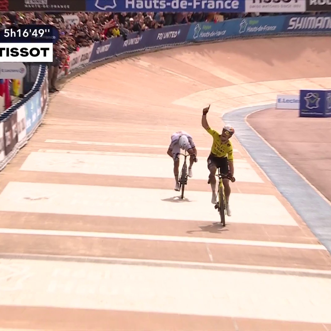 🤩 𝐋𝐄 𝐑𝐄̂𝐕𝐄 𝐃'𝐔𝐍𝐄 𝐕𝐈𝐄 ! Wout van Aert s'impose sur le Vélodrome de Roubaix et prive Pogacar dun seul Monument qui manque à son palmarès ! #ParisRoubaix #LesRP