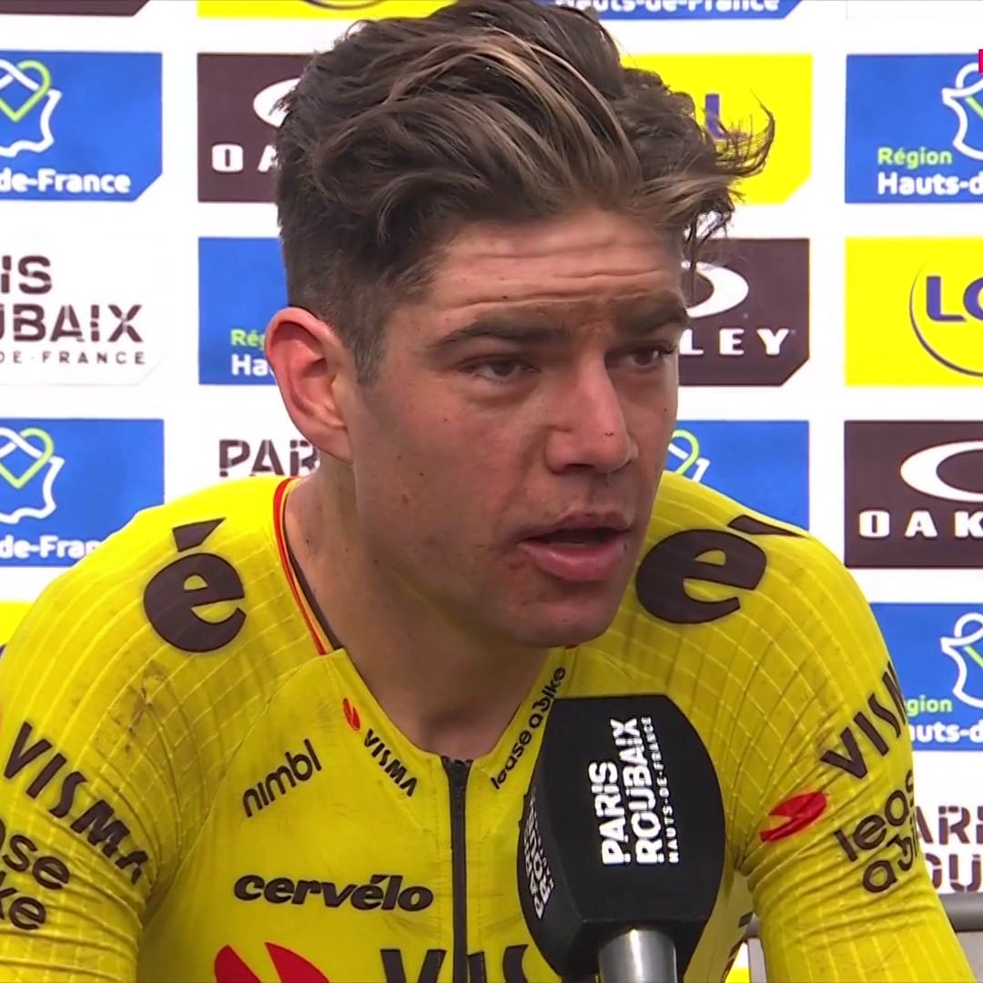 "Está victoria es para Michael Goolaerts" "He dejado de creer muchas veces, pero al día siguiente me levantaba y volvía a soñar de nuevo" 🗣️ La dedicatoria de Van Aert a su compañero fallecido en Roubaix en 2018 y una frase de pura inspiración. #ParisRoubaix