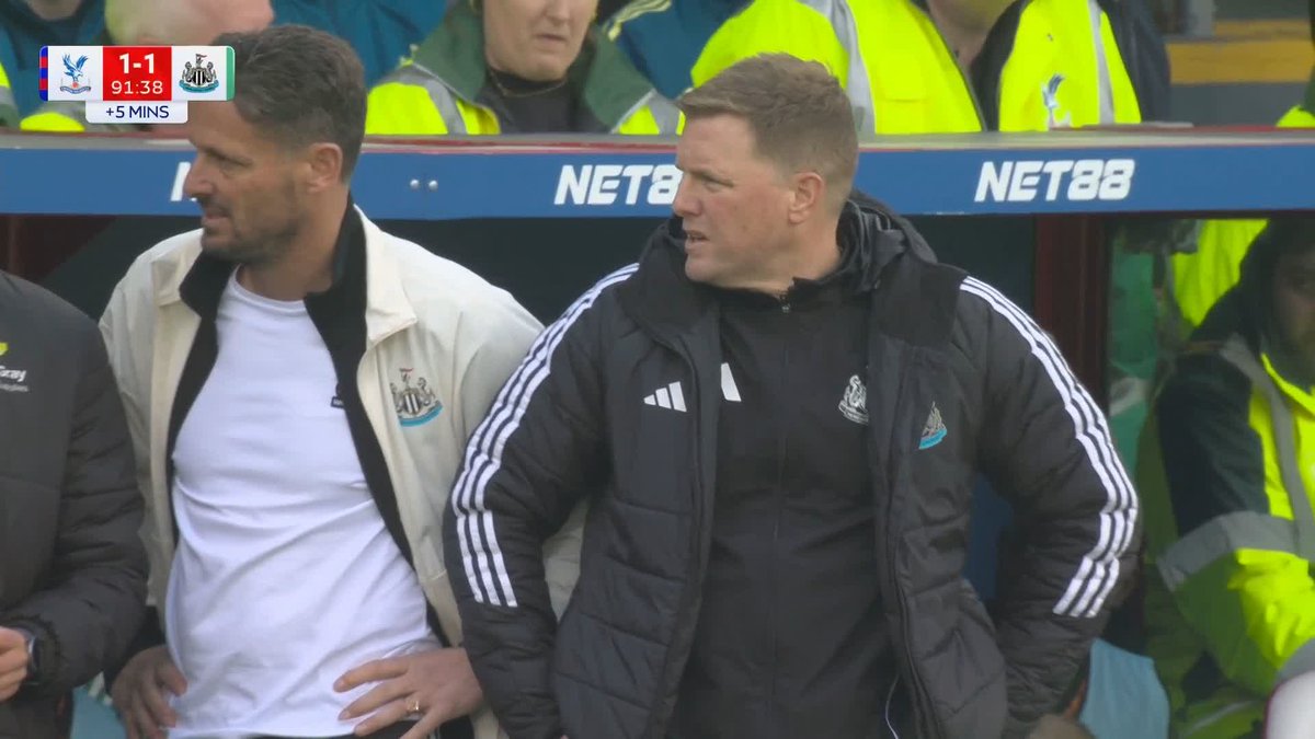 Crystal Palace have been awarded a late penalty and Newcastle are FUMING! 😳
