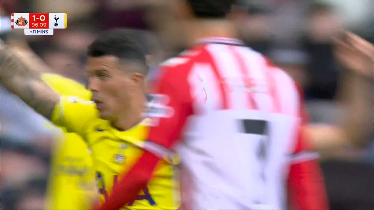 Pedro Porro thunderbolts the ball in urgency as Spurs put up a fight in the latter stages! ⚡️