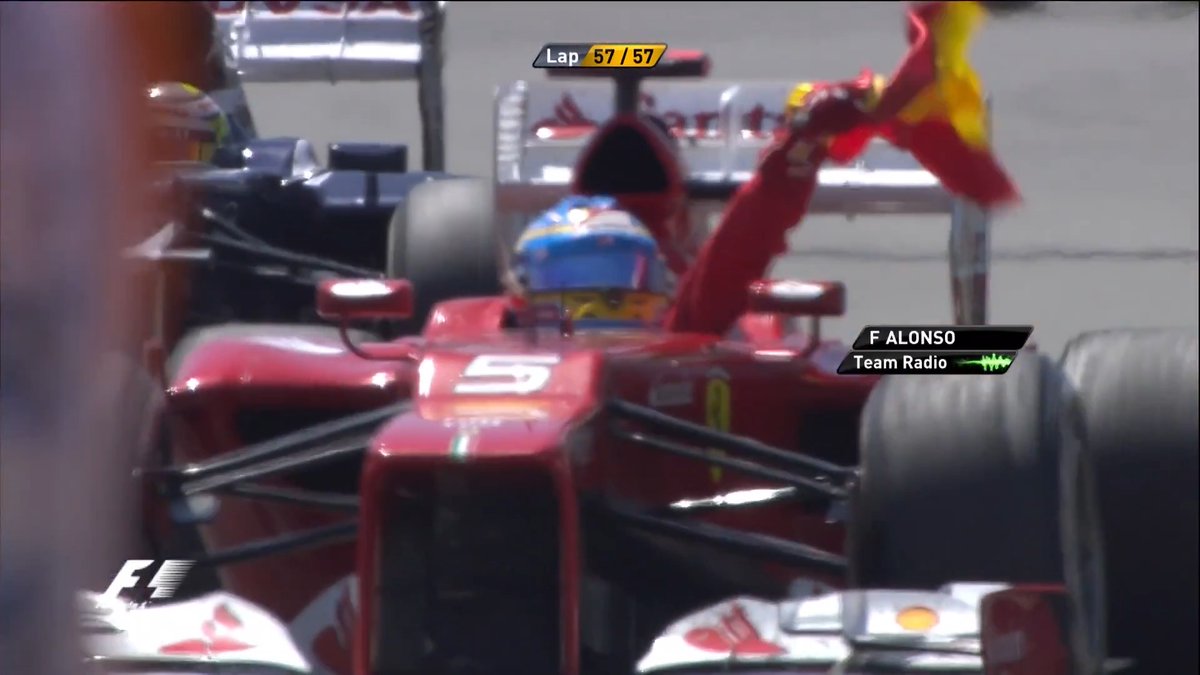 ESTO ES TAN TAN BONITO 🥹🥰 Alonso ondeando la bandera de España, completamente emocionado por la radio y bajándose de su Ferrari para celebrarlo con la grada... INOLVIDABLE ❤️🇪🇸 #ValenciaDAZNF1