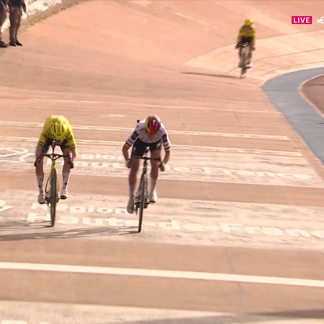 🤯 Exploit monumental de Franziska Koch qui coiffe Marianne Vos au sprint sur le Vélodrom de Roubaix ! Pauline Ferrand-Prévot monte sur le podium #LesRP #ParisRoubaixFemmes