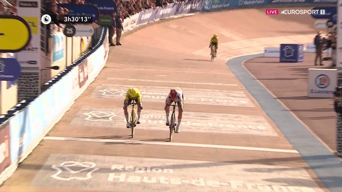 Visma, una de cal y una de arena 🪨 Franziska Koch deja a Marianne Vos y Pauline Ferrand-Prévot sin París-Roubaix y alza su primer Monumento. 🚴♀️ Lo has visto en Eurosport.es y HBO Max España 🌟. #ParisRoubaixFemmes