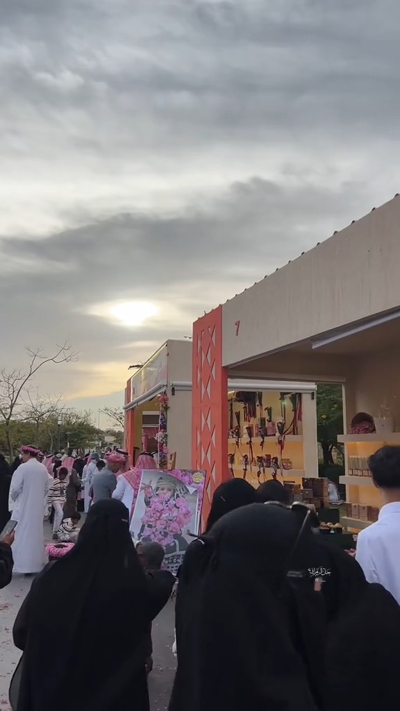 استمتعوا بأجواء مهرجان الورد في الطائف بين الطبيعة مع فعاليات وأنشطة متنوّعة تعيشونها بكل تفاصيلها 🌸 TikTok 📸: hanan1alzahrani #روح_السعودية