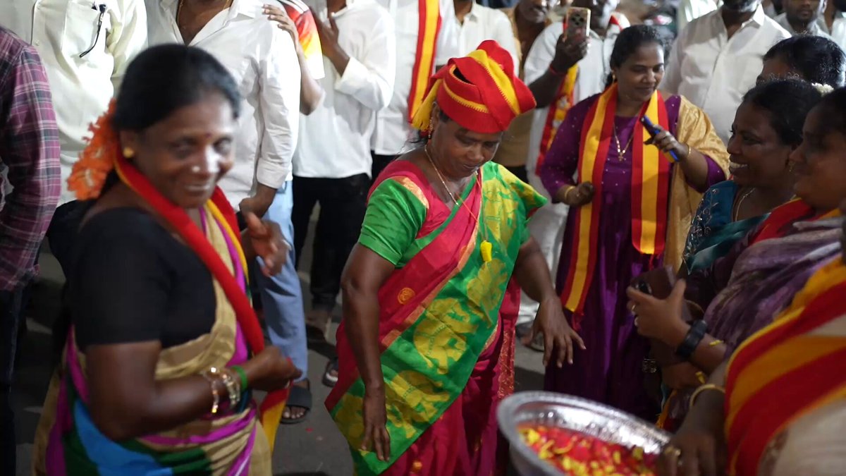 In Tamil Nadu, the contest is increasingly shaping up as cash vs change. TVK claims a shifting ground, a visible push from women voters, a younger electorate seeking new leadership, and signs of fatigue with cash-driven politics. So what’s different this time? Is there a genuine shift in voter behaviour, or is this just the language of a campaign? And can a new political force break through a decades-old order? Watch DeKoder for more updates from the battleground of Tamil Nadu. Video Courtesy: Uma Sudhir Uma Sudhir #TVK #DMK #Elections2026 #WomenVoters