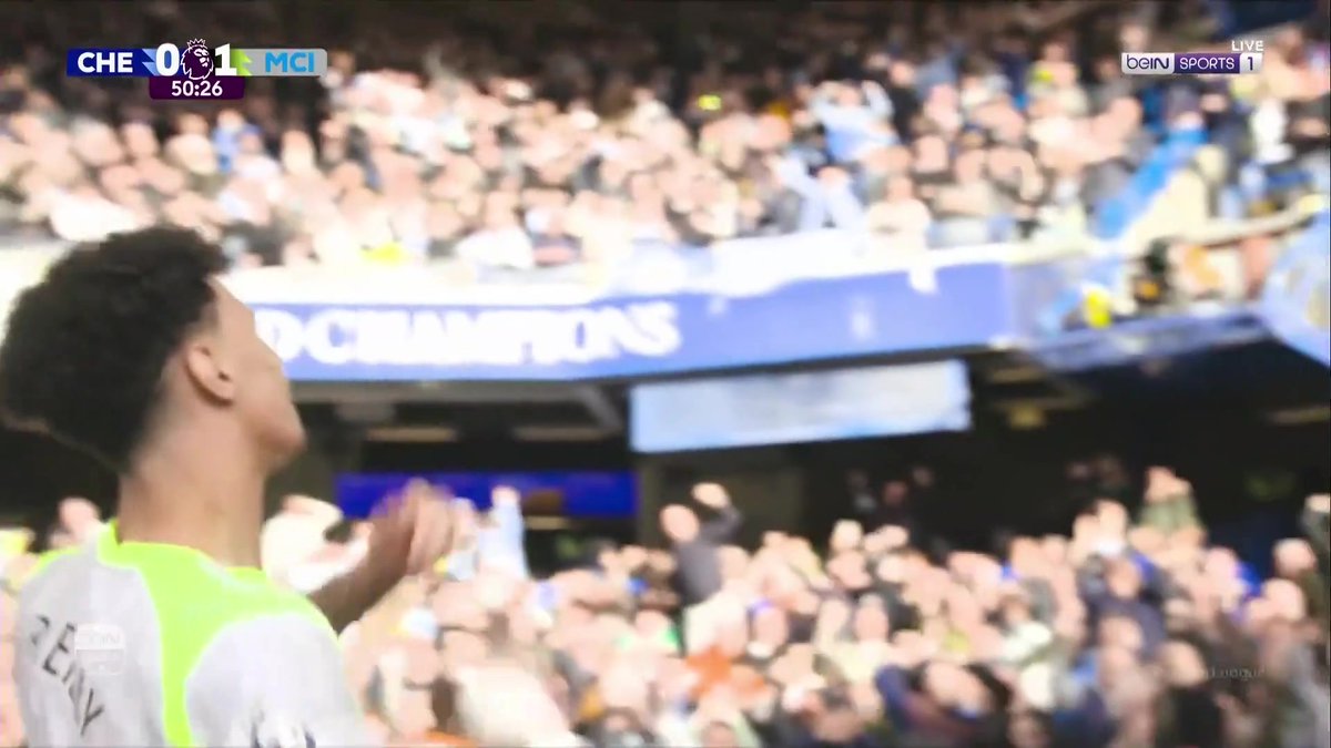🎯⚽️ تمريرة على المقاس! ريان شرقي يرسل عرضية متقنة 👌 تصل إلى رأس نيكو أوريلي ليمنح مانشستر سيتي هدف التقدم أمام تشلسي هل تستمر الأفضلية؟ 👀 #الدوري_الانجليزي_الممتاز #تشلسي #مانشستر_سيتي