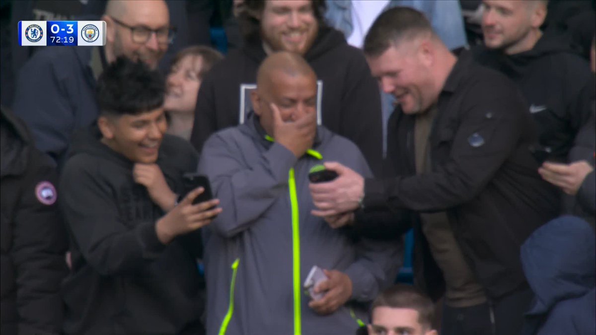 "He's just realised that he's become an influencer!" 😅🎙️