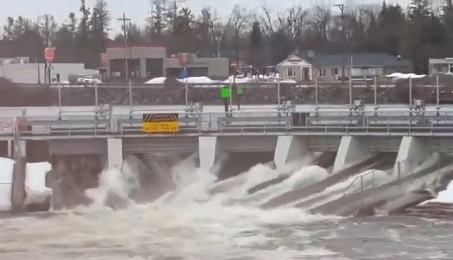 The Cheboygan dam continues to flow wide open, and water levels are reportedly starting to rise once again today as more rain has impacted and will continue to impact the area. A state of emergency remains in effect for Cheboygan, and the risk of a dam failure remains the highest concern from local officials. Permission & Credit: Eric Nelson Jr