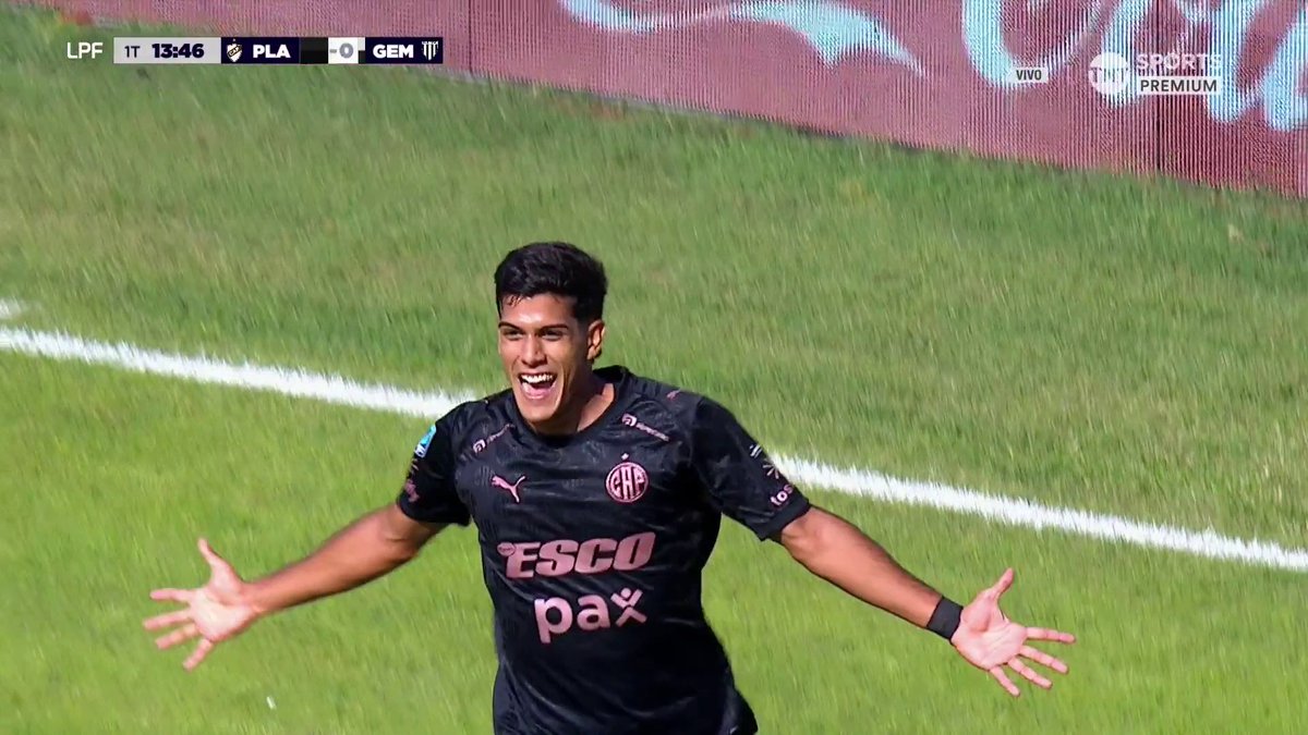GOLAZO de Tomas Nasif en Platense, a fin de año tiene que volver a River este animal. No será la Chancha Salas pero algo juega.