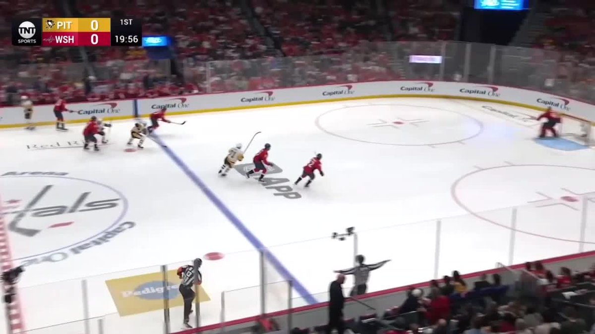 Sid and Ovi took the opening face-off after Strome intentionally got kicked out 😂👏