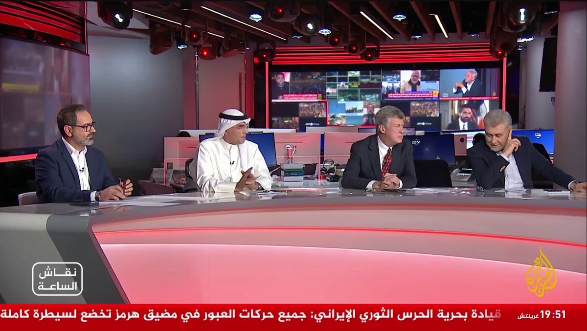 في حلقة اليوم لقاء مكي يُعيد نقطة الأمس ويبدو أنه أحرج أحمديان ولم يُعطي إجابة مقنعة ودخل صالح المطيري وأخذ النقاش لمكان آخر