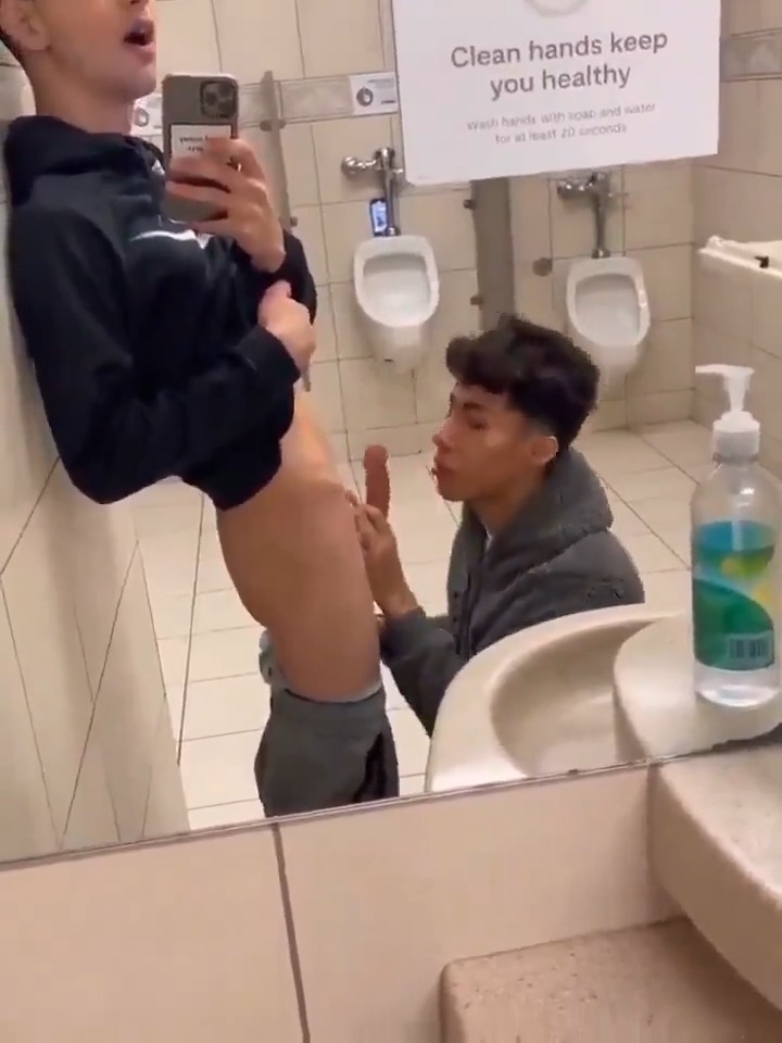 Anyone know who these cuties are? I keep seeing this clip 🥵 #twinks #barelylegal #gayboys #gaycruising