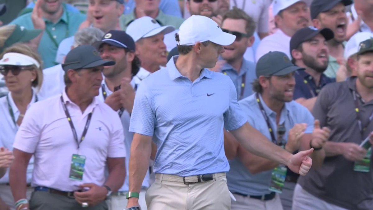 Rory McIlroy gave Cameron Young a thumbs up after they each hit good shots on the Par 3 12th 👍