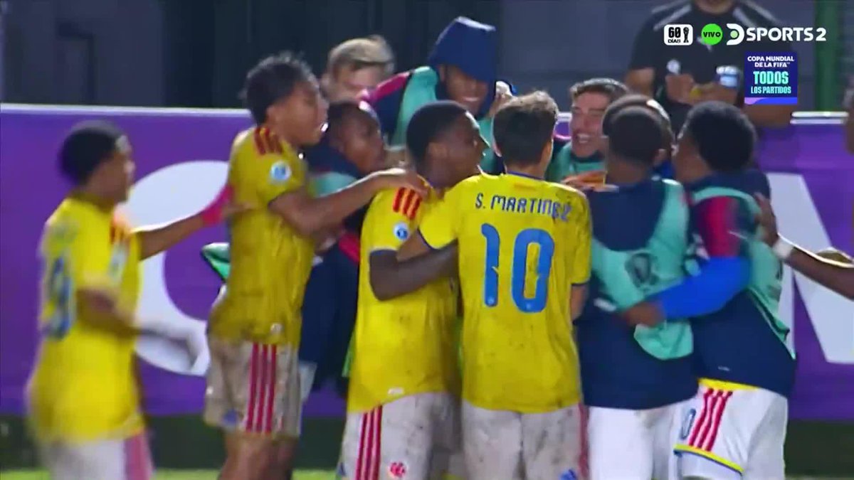 #GOL đšđŽ | ÂĄGOOOOOOOOOL Caicedo âœïž! 35â Colombia đšđŽ 1-0 Paraguay đ”đŸ - Golazo de la tricolor que se adelanta en el marcador. De momento la selecciĂłn es segunda en su grupo. ÂĄVamos carajo đđđâ€ïž!