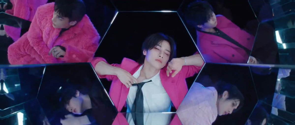 Most Viewed 2025 M/V by K-pop Male acts on YouTube: 1. Ceremony (#StrayKids) — 111M 👑 2. Do It (#StrayKids) — 100M 👑 3. Killin' It Girl [Solo version] (j-hope) — 89M 4. Mona Lisa (j-hope) — 82M 5. Thunder (SEVENTEEN) — 79M
