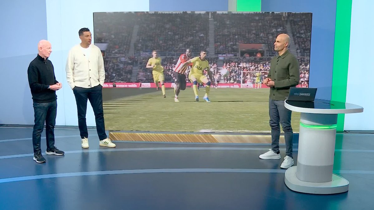 🗣️ ''That's the kind of incident that comes because defenders are trying to shield the ball'' Analysis on the collision between Cristian Romero and Antonin Kinsky after Romero tried to shield the ball from Brian Brobbey.