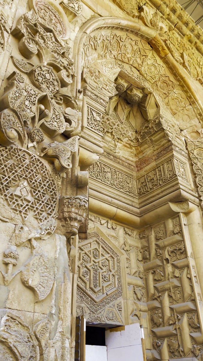 These carvings are from the 1200s. Look at this stonework carved almost 800 years ago. The Divriği Great Complex, Turkey