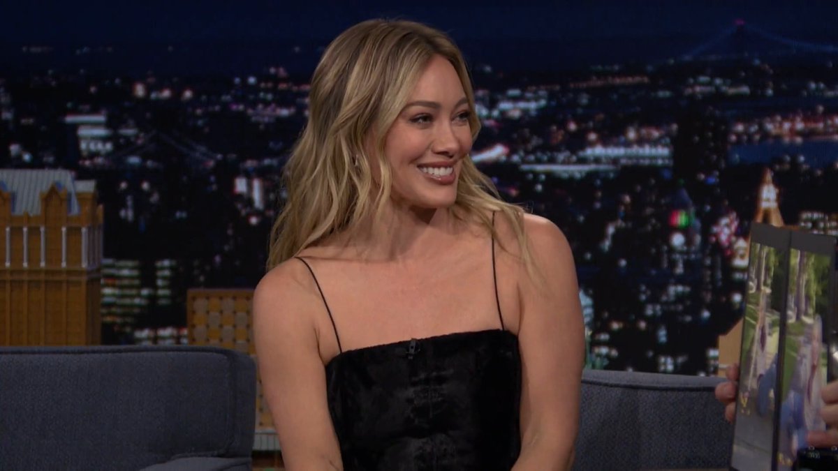 .Hilary Duff addresses that viral photoshoot where she posed with orange peels ๐ญ #FallonTonight
