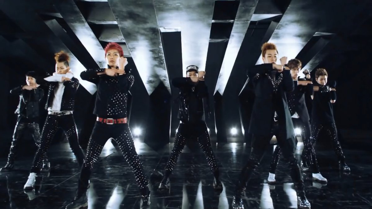15 years ago today, Block B released their 1st Single Album ‘Do you wanna B?’ with title track ‘Freeze!’.