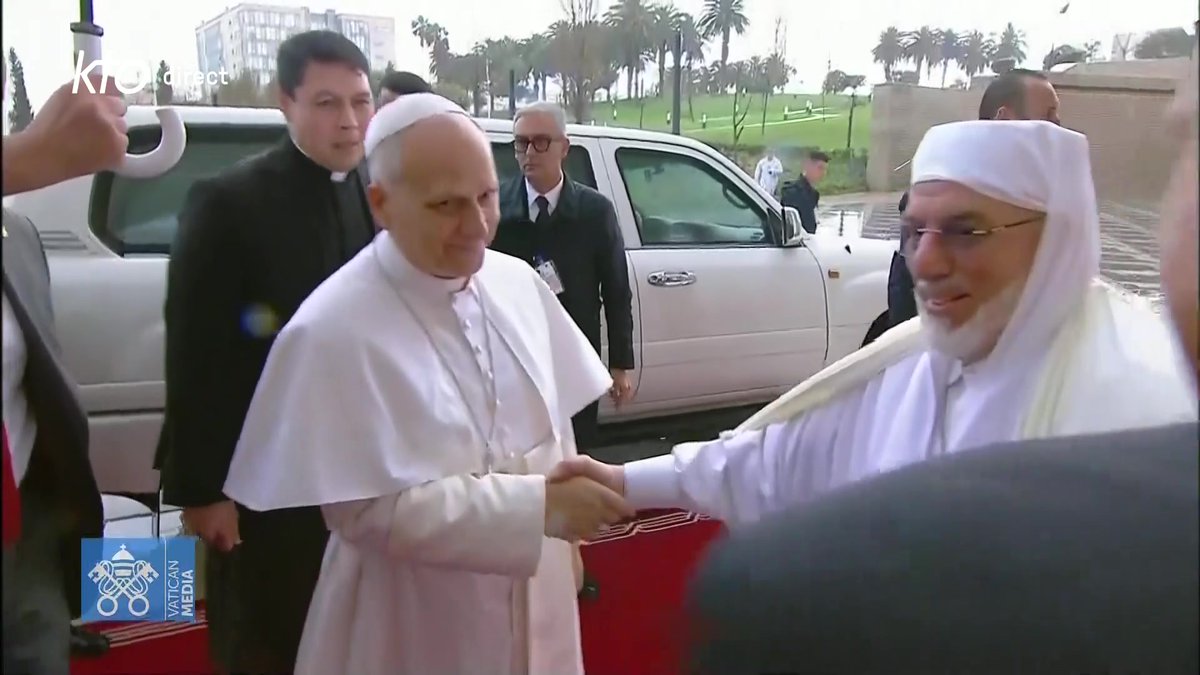 🇩🇿🇻🇦 Le pape Léon XIV visite la troisième plus grande mosquée du monde, Djamaa Al Djazair. À savoir : La première discussion entre un pape et un sultan du Maghreb fût entre Grégoire VII et les Hammâdides (dynastie algérienne).