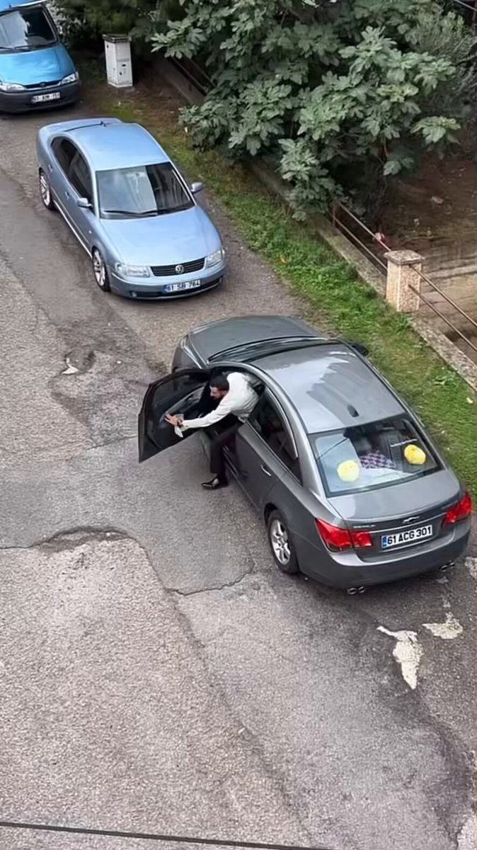 Doğru adamla evlenmiş diye yorumladım