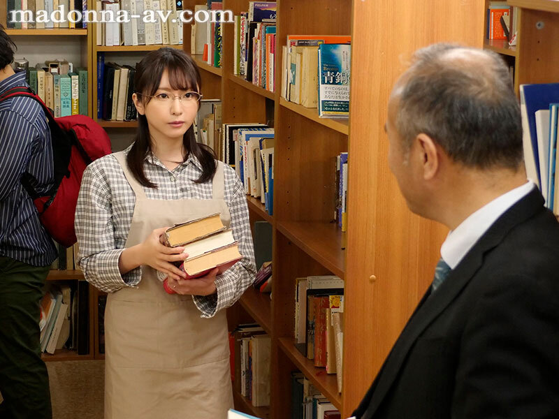 JUR-422 #新妻ゆうか #新妻优香 人妻秘书，在充满汗水与湿吻的社长室被猛干中出 最初也是最棒的秘书，就此诞生 #熟女 #人妻 #巨乳 #中出 #NTR #剧情 #秘书 完整高清+全系列资源都在频道，兄弟们速来白嫖！ 👉 想看哪位？评论告诉我👀