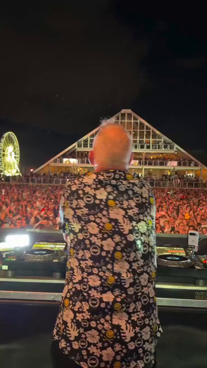 The icon, Fatboy Slim, closing out Weekend 1 of Coachella at the Quasar stage 🐐🙌