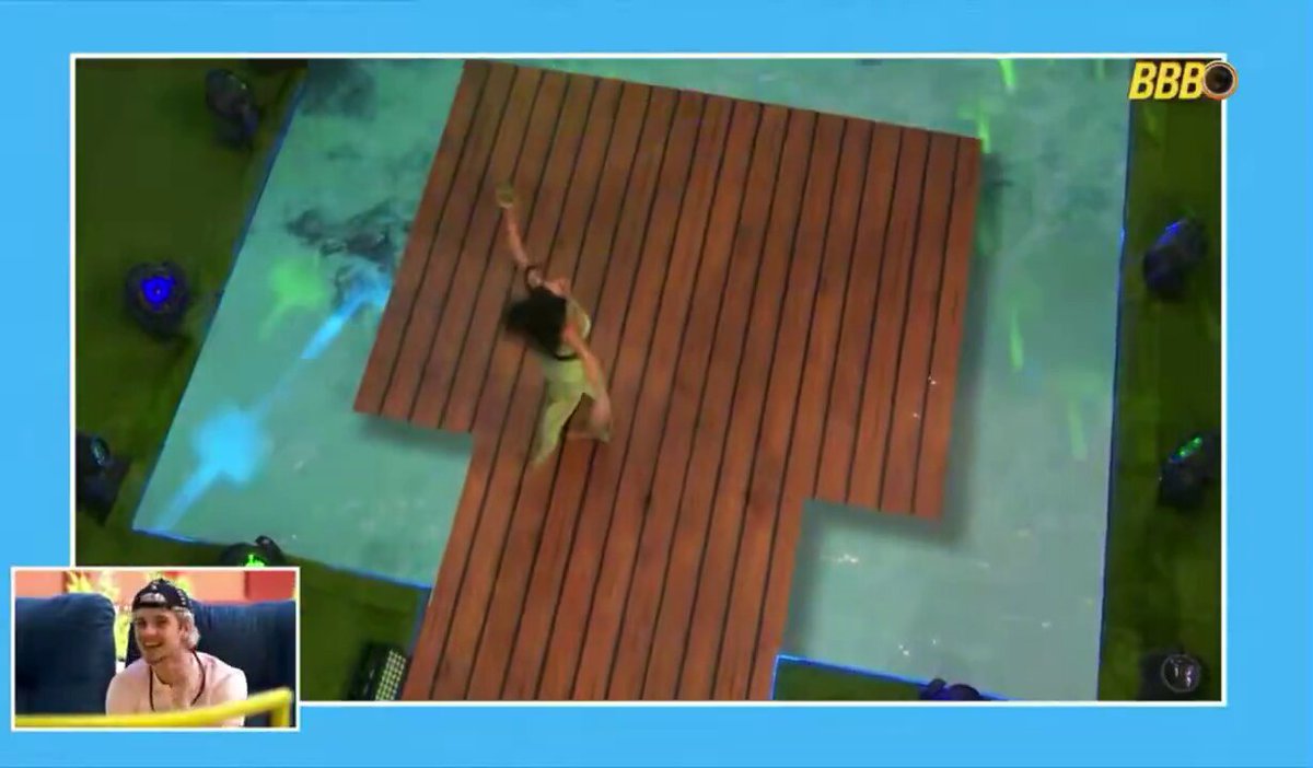Eles colocou a parte que o Jonas fala “hora de dar um beijo” cortada KKKKKKKKKKKKKKKK certeza que ela gelou