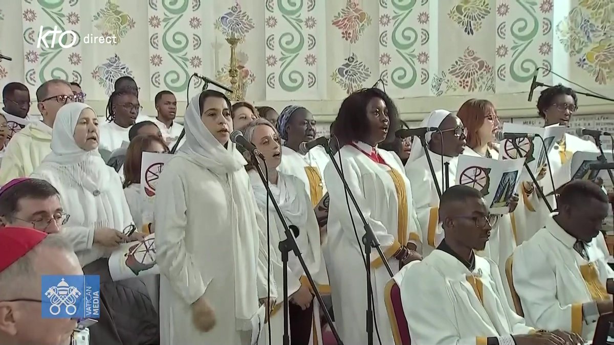 🔴 Le groupe interreligieux chante l’hymne chrétien-musulman "Chercheurs de paix", dédié à la visite du #PapeenAlgérie 🇩🇿 👉 Rencontre en la basilique Notre-Dame d'Afrique en intégralité :
