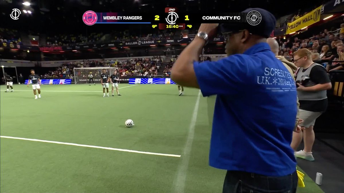 Domingos Pires with a screamer for Wembley Rangers right in front of Ian Wright 😮‍💨
