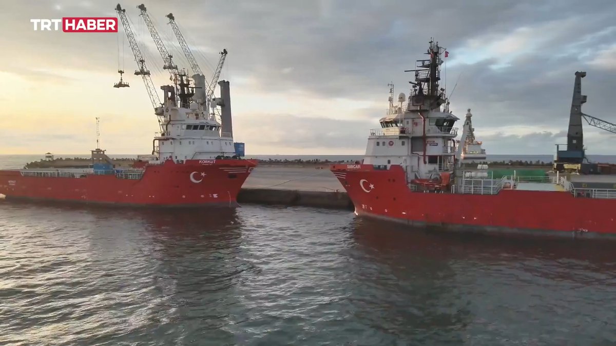 🇹🇷Türk donanması, Somali'de görev yerine giden Çağrı Bey sondaj gemisi ile Altan, Korkut ve Sancar destek gemilerine refakat ve koruma desteği sağlıyor.
