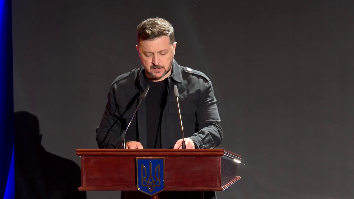 Сміливість наших воїнів та стійкість нашого народу вперше в історії України озброєні достатньо, щоб захищатись від російських ударів. Росія не вперше прийшла знищити українську державність і волю. Але зараз українці на найбільш сильних позиціях, ніж це було раніше – і у 2014 році, і у ХХ столітті, і ще раніше. Це історичний результат нашої держави: Україна змогла вистояти в повномасштабній війні та захищається достойно, сучасно і з можливістю переносити війну на територію ворога, в Росію. Сьогодні відзначив державними нагородами працівників оборонно-промислового комплексу України, виробників нашої зброї, нашого захисту – найголовнішого, що гарантує Україні незалежність. Дякую кожному із сотень тисяч працівників українського оборонно-промислового комплексу. Дякую всім вам. Вітаю з Днем українського зброяра. Слава Україні!