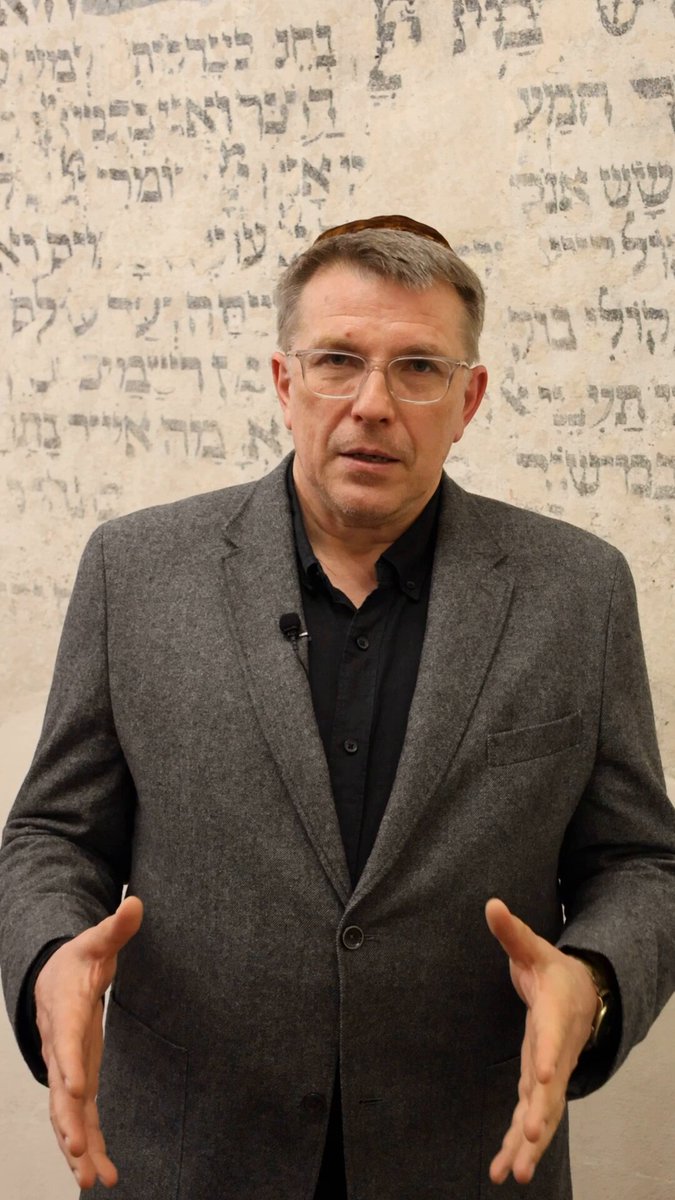 .Jacek Stawiski: Dzisiaj, gdy antysemityzm staje się modny. Gdy kwestionowanie nauczania Kościoła o Żydach, judaizmie, staje się codziennością. Gdy biskupów, którzy piszą o dialogu z judaizmem, oskarża się herezję. Takie spotkanie, mamy nadzieję, pozwoli przekraczać próg niechęci.