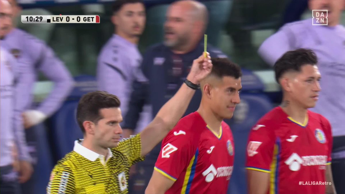 NO HAY TARJETA ROJA PARA CARLOS ESPÍ 💥 El árbitro rectificó la expulsión tras acudir al VAR #LALIGAenDAZN ⚽