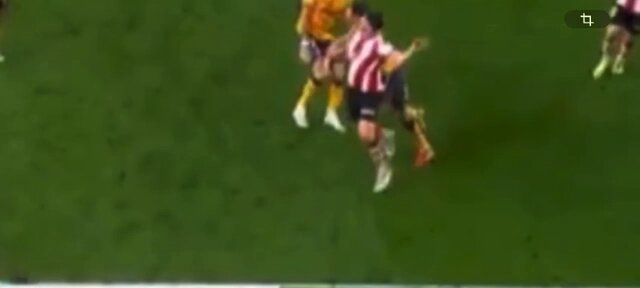 Bueno por donde empezamos. PENALTI CLARO 1: PIE DEL DEFENSOR GOLPEA EL PIE DEL JUGADOR LAPORTE Y CAE POR QUÉ LE HACE LA ZANCADILLA Y NO LE DEJA SEGUIR LA JUGADA. 2: CUANDO CAEN LE DA EN LA MANO CLARA AL DEFENSOR ¿Por qué cuesta pitar tanto a algunos equipos? 😬😬😬😬😬