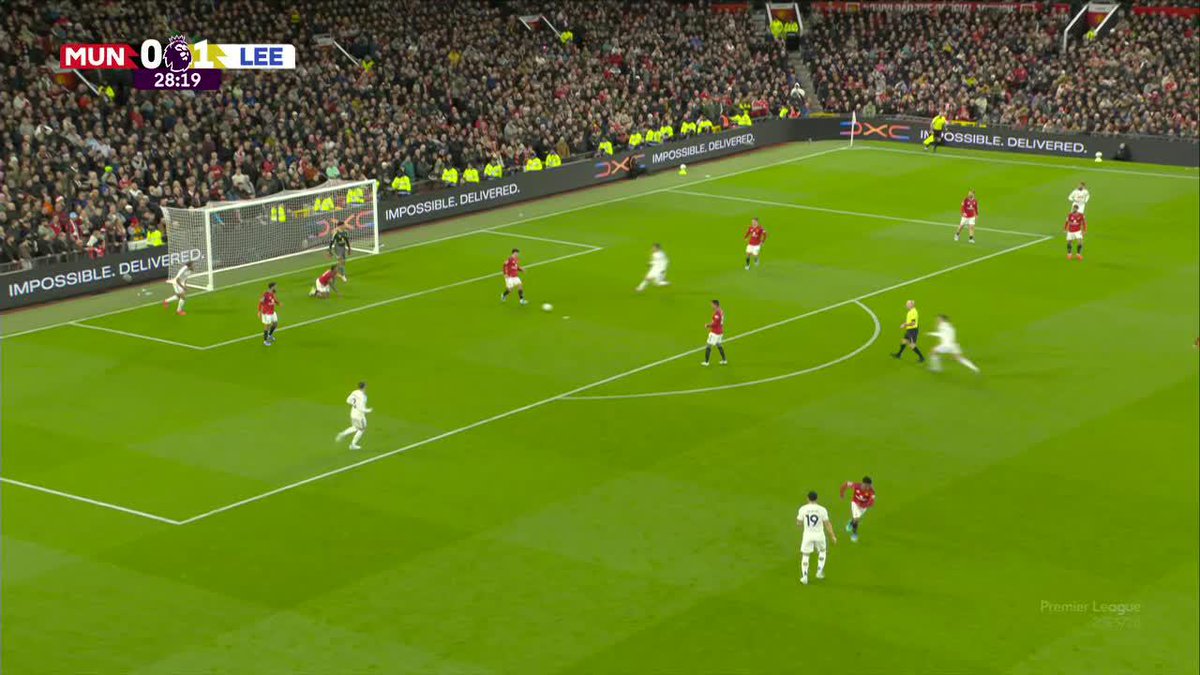 😳🏴 MANCHESTER UNITED PIERDE 0-2 DE LOCAL ANTE LEEDS A LOS 29 MINUTOS.